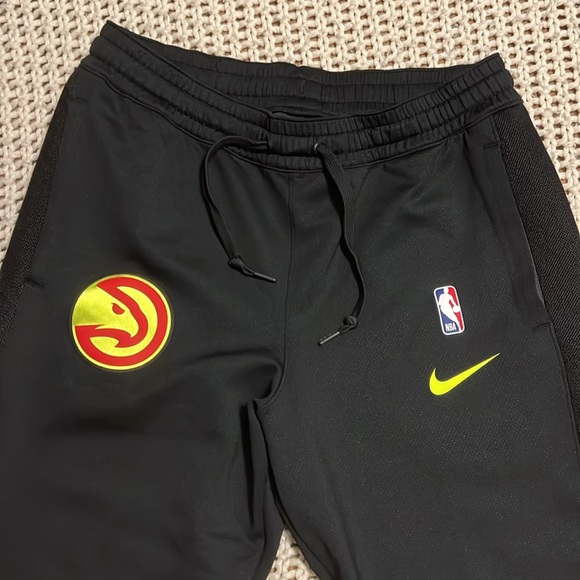 NIKE NBA Men’s Large Atlanta Hawks Pants - Picture 3 of 4